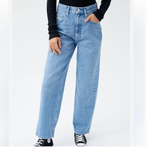 BDG Denim - BDG Urban Outfitters Baggy High Rise Jeans in Women's Size 26 Light Wash
